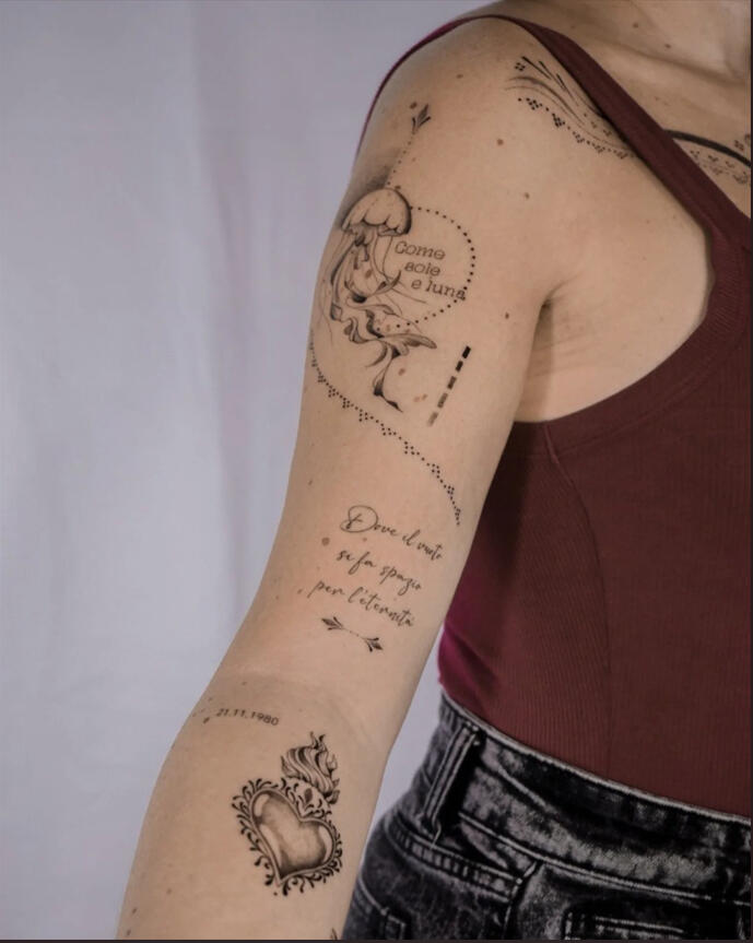Composizione su donna con tatuaggi fine line dotwork e fineline Composizione su donna con tatuaggi fine line di una medusa sul braccio a Roma